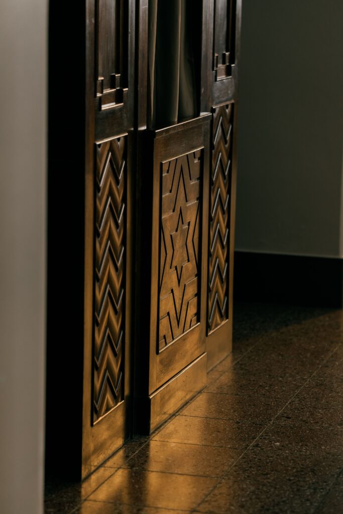 Porta con rifiniture - dettaglio